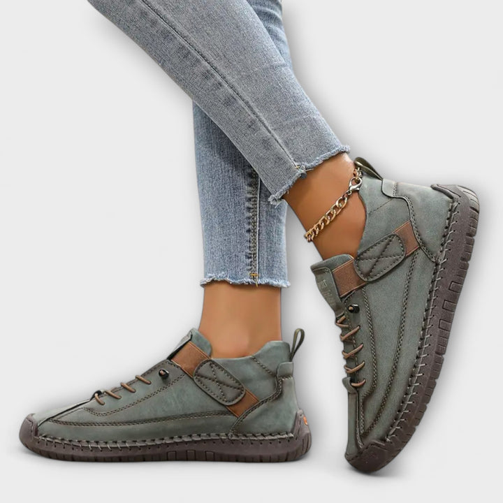 Α timeless Chelsea Sneakers