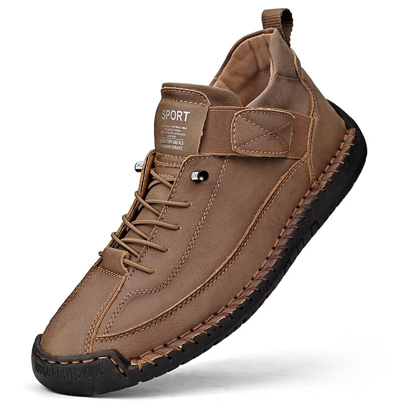 Α timeless Chelsea Sneakers