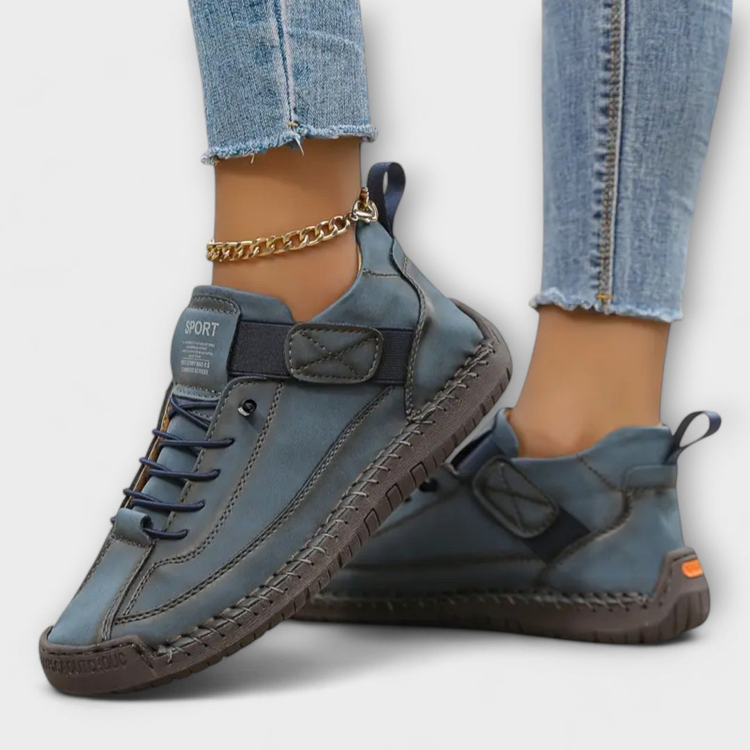 Α timeless Chelsea Sneakers