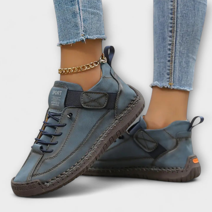 Α timeless Chelsea Sneakers