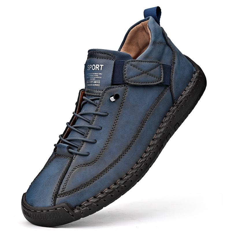 Α timeless Chelsea Sneakers